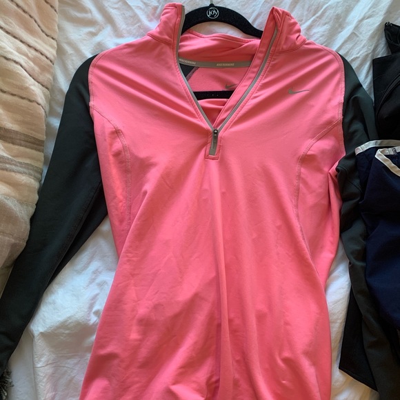 Nike Pink Pull Over - Picture 3 of 3